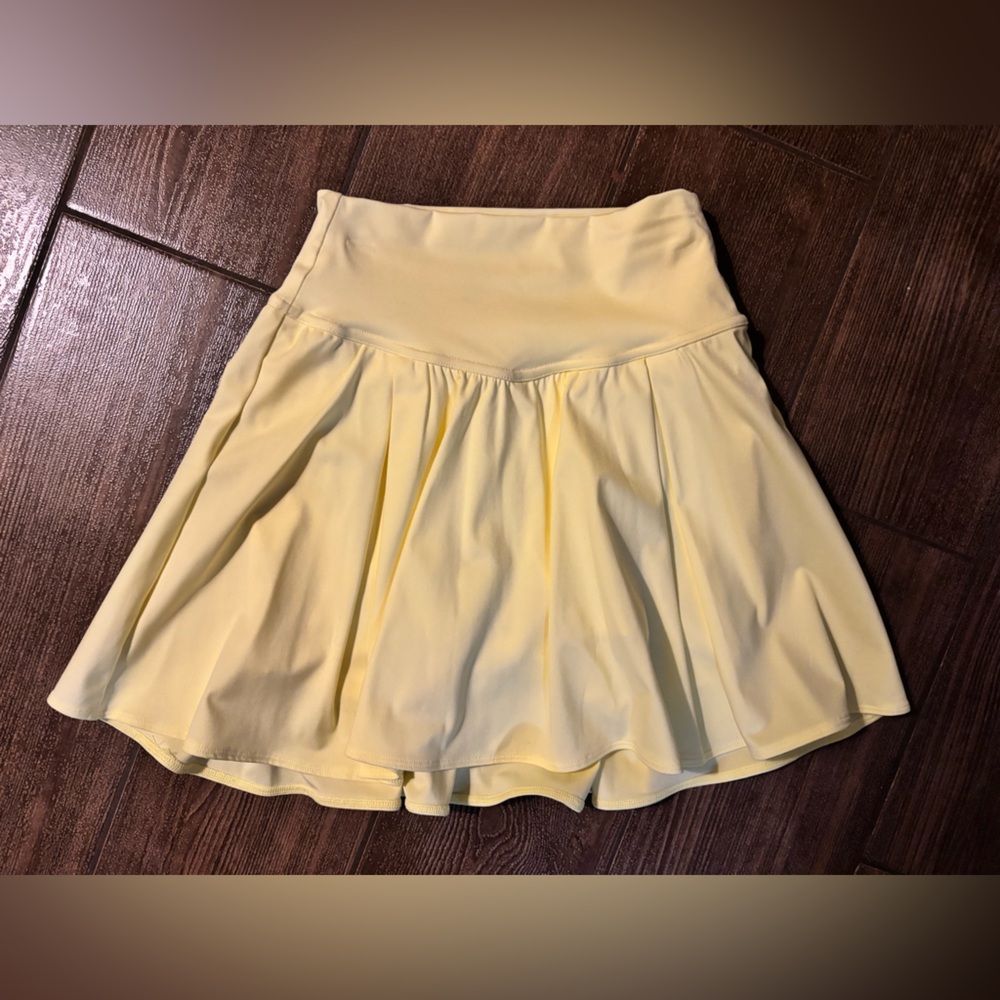 Gilly Hicks Soft Yellow Active Skort